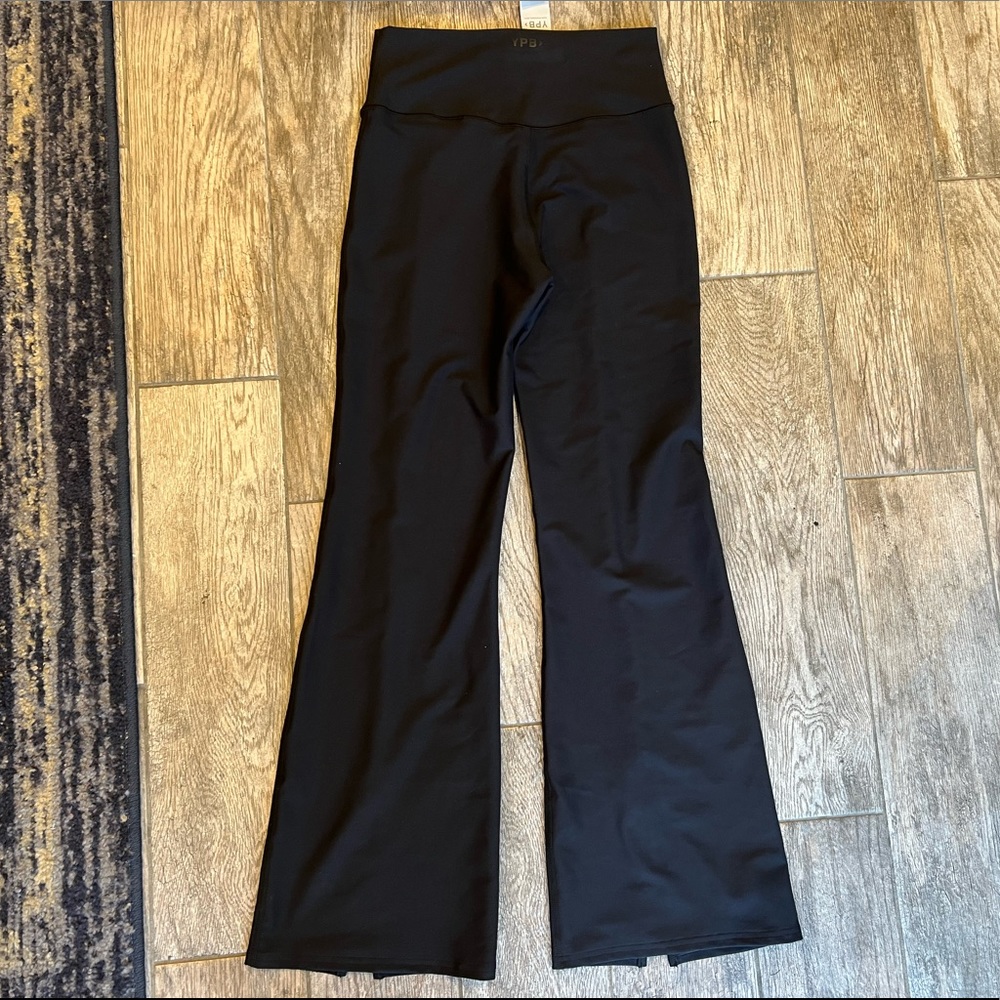Abercrombie & Fitch Your Personal Best YPB Flare Leggings Pant Black Large Short - Picture 15 of 16